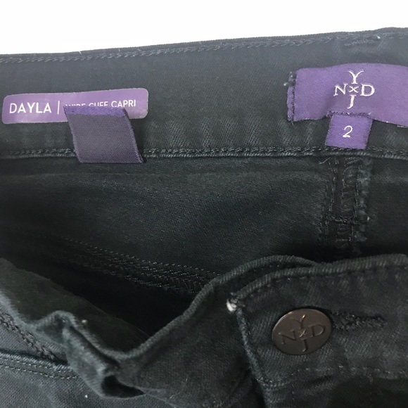 NYDJ dayla wide cuff Capri size 2 with lift tuck - Picture 3 of 5